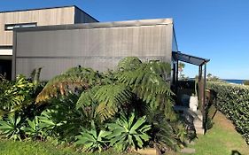 Wainui Beach Studio - 2 Minutes Walk To Beach